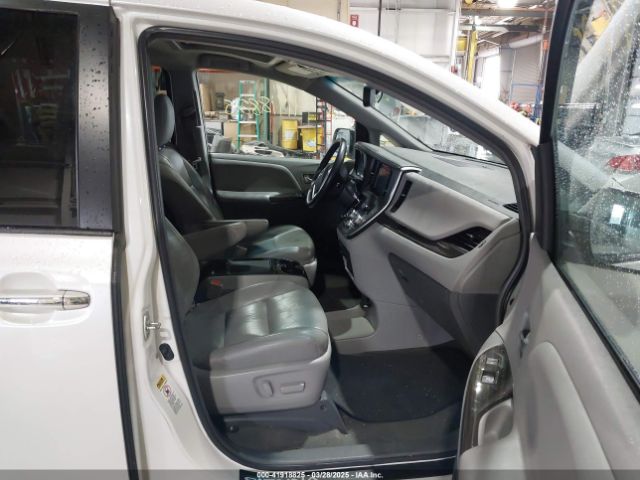 5TDYK3DC8FS598525 Toyota Sienna Xle Premium 8 Passenger