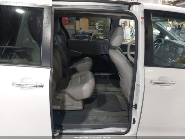 5TDYK3DC8FS598525 Toyota Sienna Xle Premium 8 Passenger