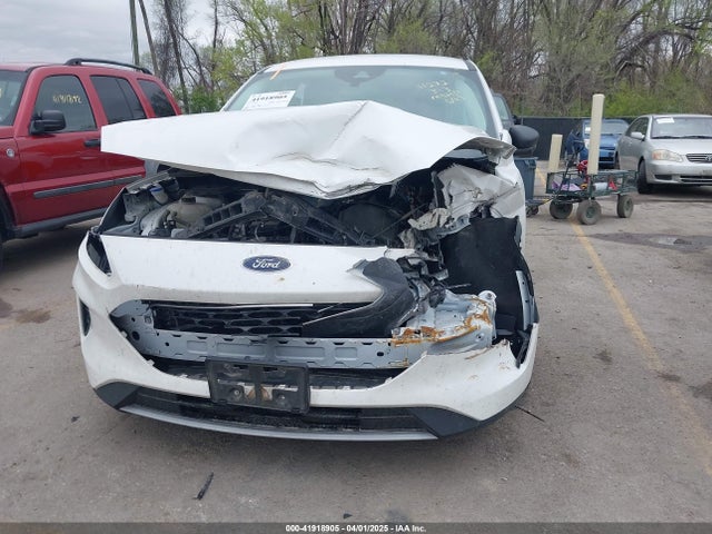 1FMCU9G61NUA61028 Ford ESCAPE SE