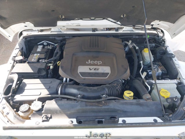 1C4AJWBG1FL581272 Jeep Wrangler Sahara