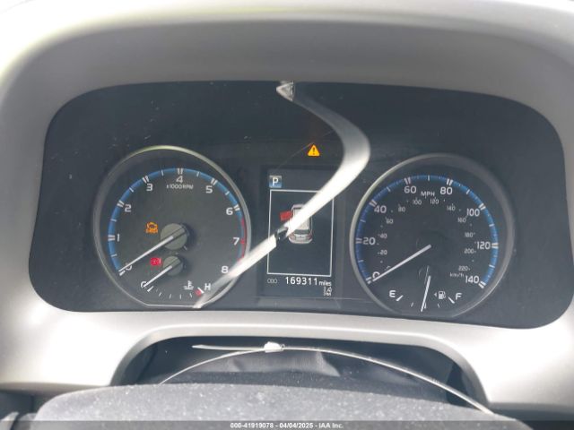 2T3BFREV6HW605826 Toyota RAV4 LE