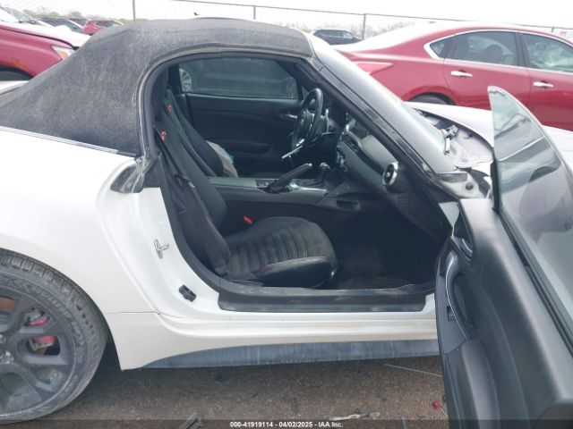 2018 FIAT 124 SPIDER JC1NFAEK7J0138623 Photo 4