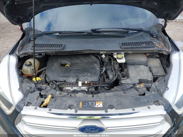 1FMCU9HD2JUD30385 Ford ESCAPE SEL