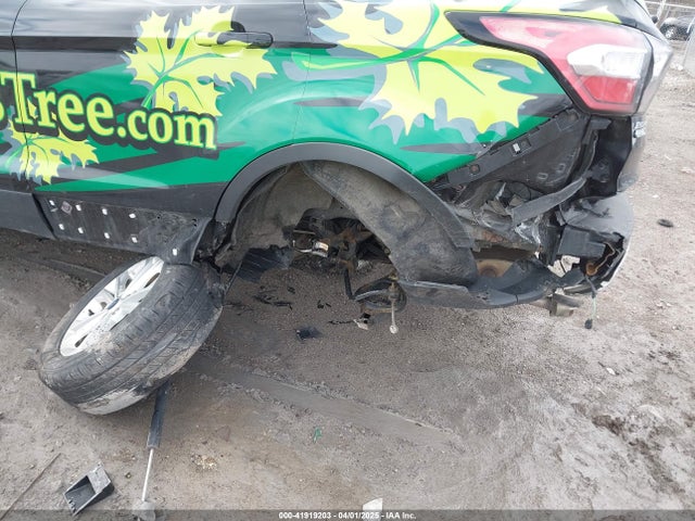 1FMCU9HD2JUD30385 Ford ESCAPE SEL