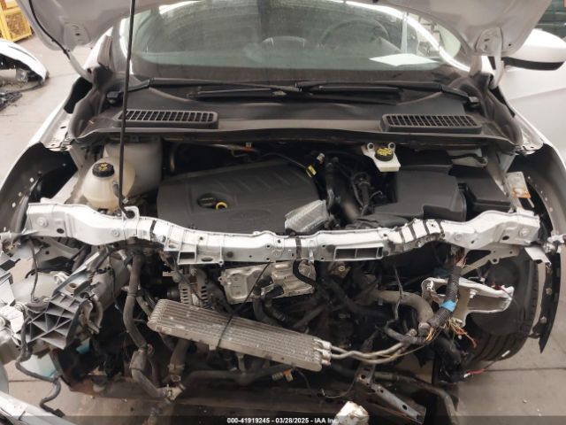 1FMCU9GD2JUB17518 Ford ESCAPE SE