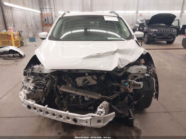 1FMCU9GD2JUB17518 Ford ESCAPE SE