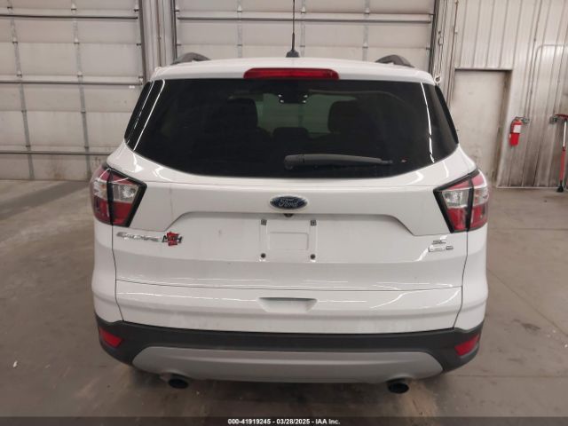 1FMCU9GD2JUB17518 Ford ESCAPE SE
