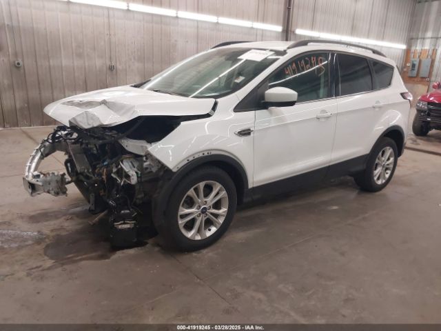 1FMCU9GD2JUB17518 Ford ESCAPE SE