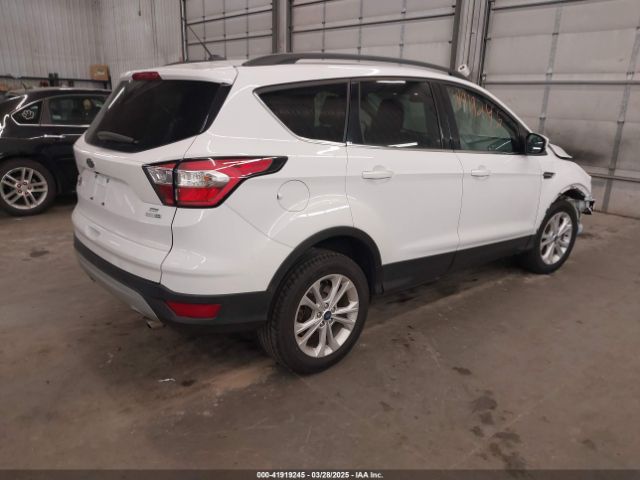 1FMCU9GD2JUB17518 Ford ESCAPE SE