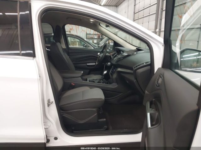 1FMCU9GD2JUB17518 Ford ESCAPE SE
