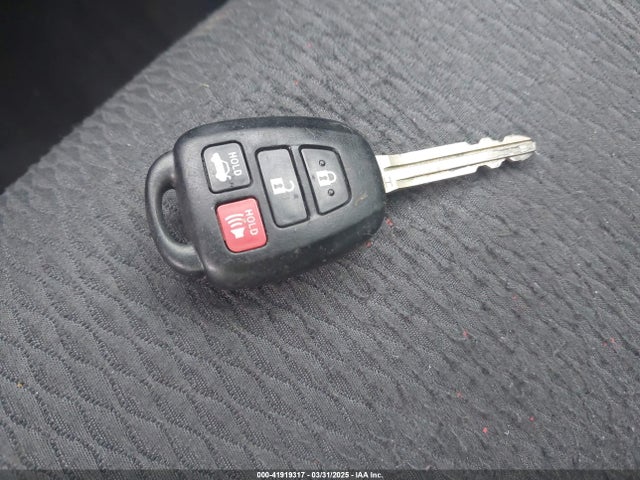 2T1BURHE7JC107085 Toyota COROLLA LE
