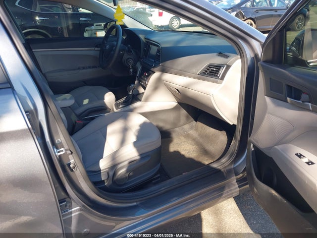 5NPD74LF3JH390701 Hyundai ELANTRA SE