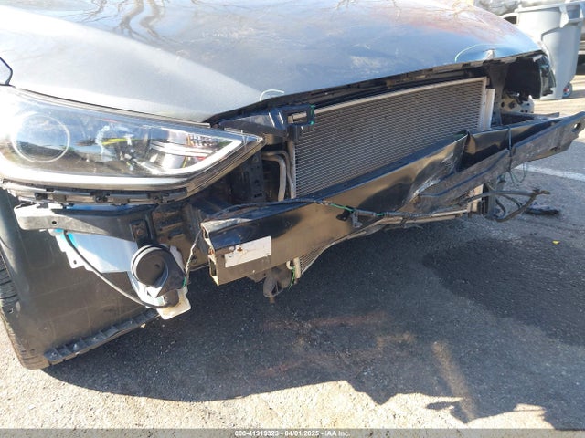 5NPD74LF3JH390701 Hyundai ELANTRA SE