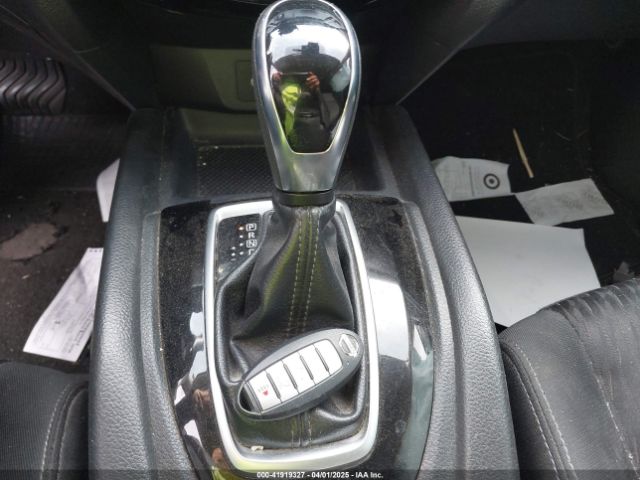 KNMAT2MV7KP526715 Nissan ROGUE SV