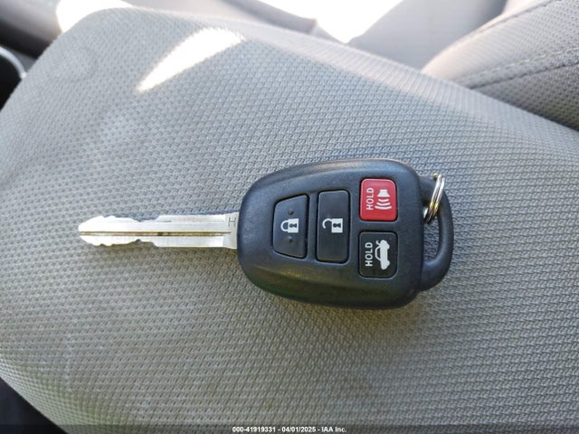 Toyota Corolla Le Plus 2014 2T1BURHEXEC157680 Image 11