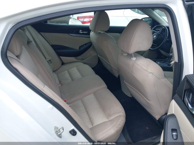 1N4AA6AP3GC417157 Nissan Maxima 3.5 S