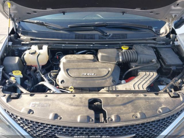 2C4RC1DG6HR665322 Chrysler Pacifica Touring