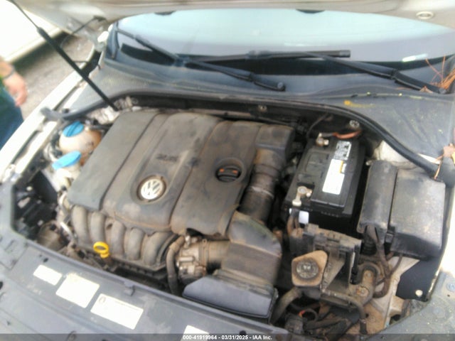 1VWAP7A38EC011235 Volkswagen Passat 2.5l S