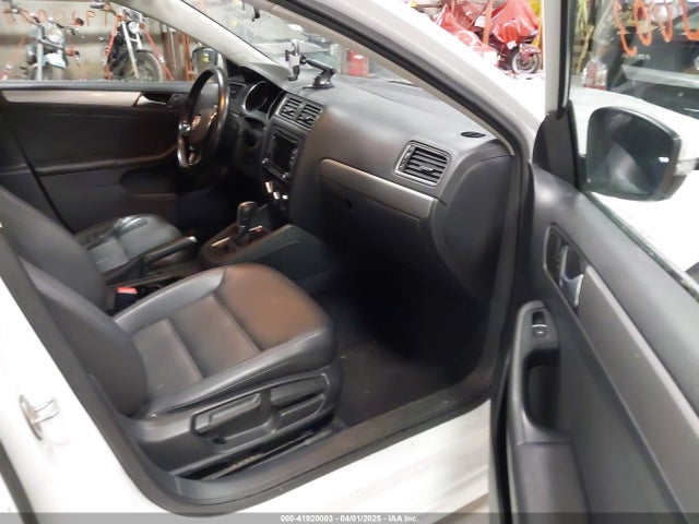3VWD17AJ4FM319161 Volkswagen Jetta