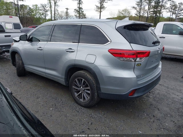 5TDKZRFH2JS538634 Toyota Highlander Xle