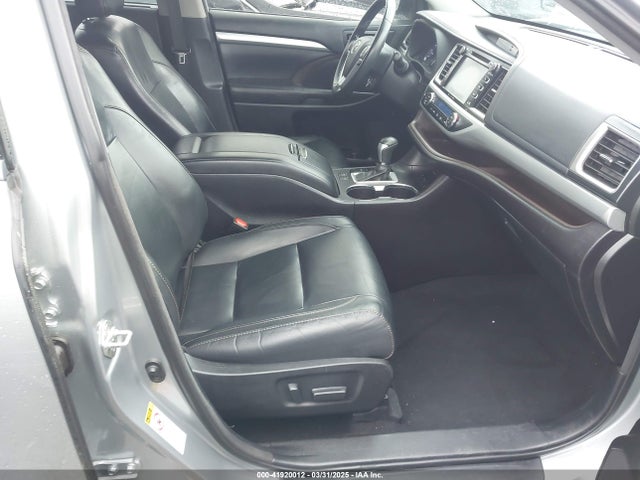 5TDKZRFH2JS538634 Toyota Highlander Xle