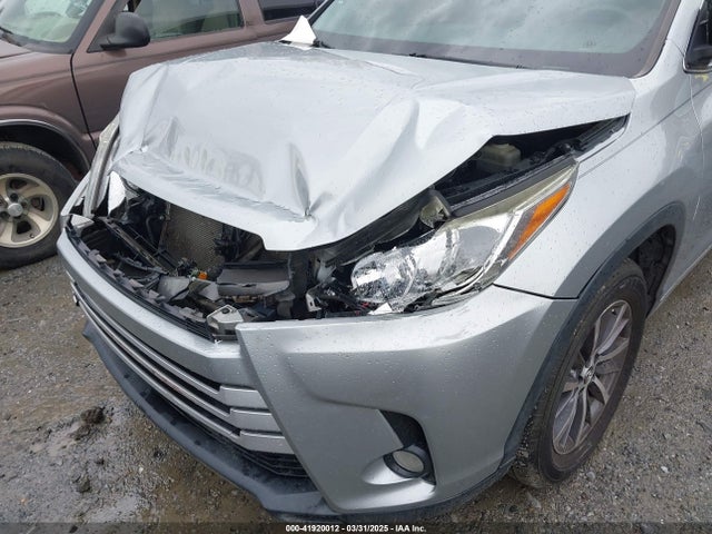5TDKZRFH2JS538634 Toyota Highlander Xle