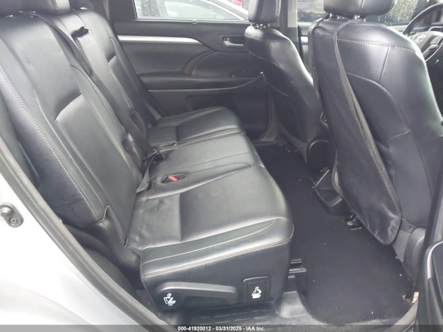5TDKZRFH2JS538634 Toyota Highlander Xle