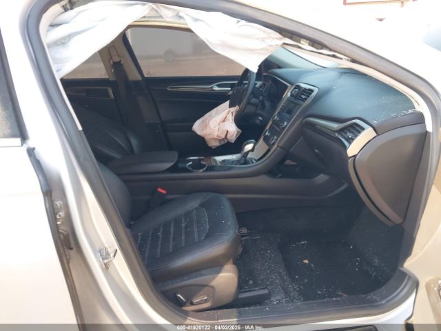 1FA6P0HD9F5122600 Ford FUSION SE
