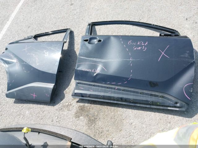 NMTKHMBX2JR016619 Toyota 3zr-fae