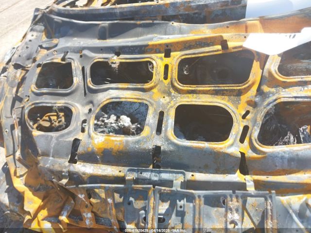 KM8SMDHF6HU226931 Hyundai Santa Fe Se