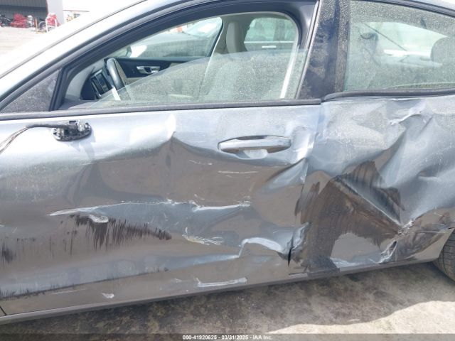 7JR102FK4KG002855 Volvo S60 T5 Momentum
