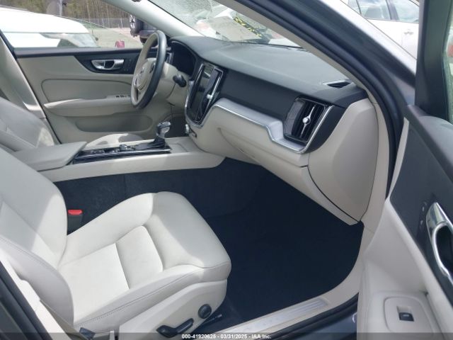 7JR102FK4KG002855 Volvo S60 T5 Momentum