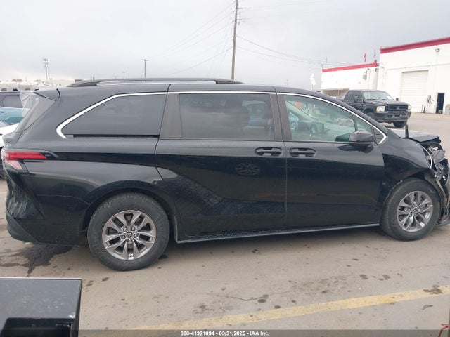 5TDKSKFC1NS042455 Toyota SIENNA LE