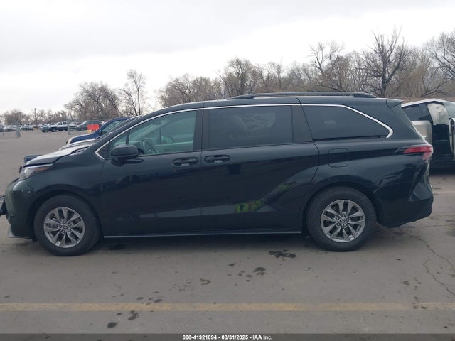 5TDKSKFC1NS042455 Toyota SIENNA LE