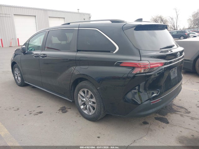 5TDKSKFC1NS042455 Toyota SIENNA LE