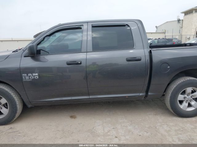 3C6RR6KG2NG205761 RAM 1500 Classic Tradesman  4x2 5'7 Box