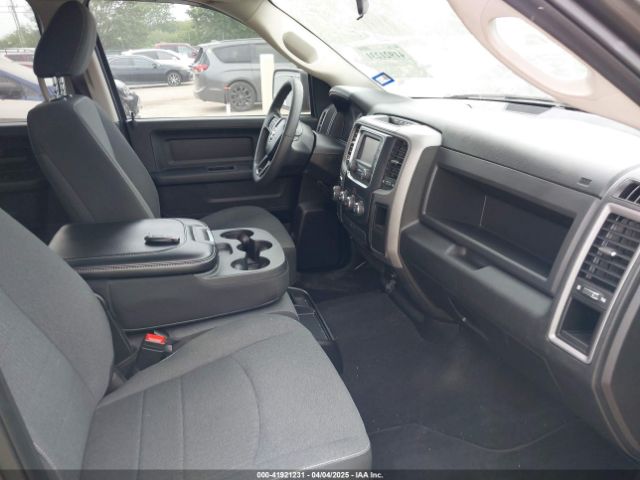 3C6RR6KG2NG205761 RAM 1500 Classic Tradesman  4x2 5'7 Box