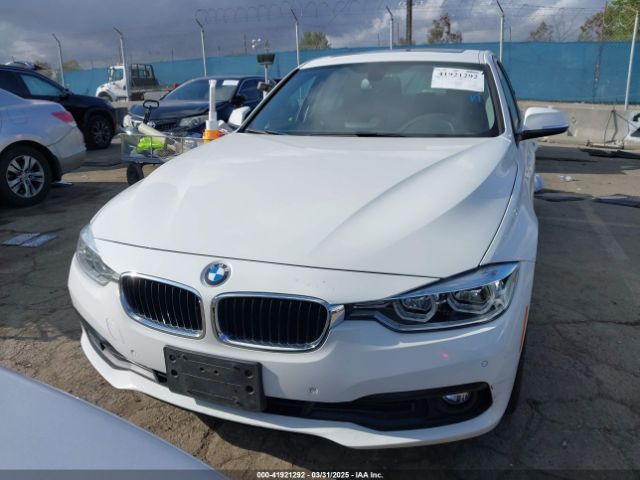 WBA8A9C54JAH12017 BMW 320i