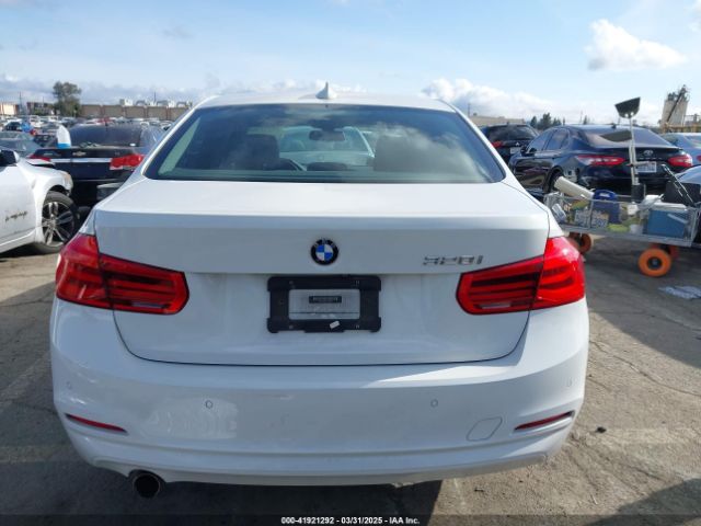 WBA8A9C54JAH12017 BMW 320i