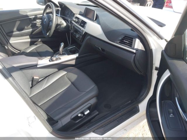 WBA8A9C54JAH12017 BMW 320i