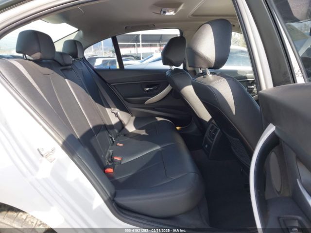 WBA8A9C54JAH12017 BMW 320i