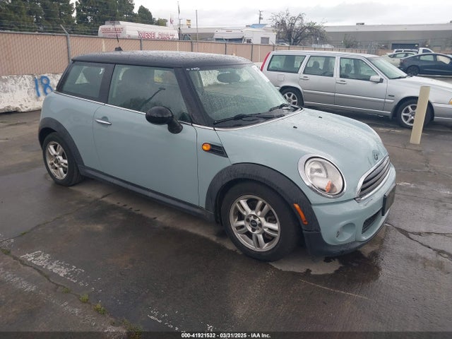 2011 MINI COOPER WMWSU3C55BT096972 Photo 0