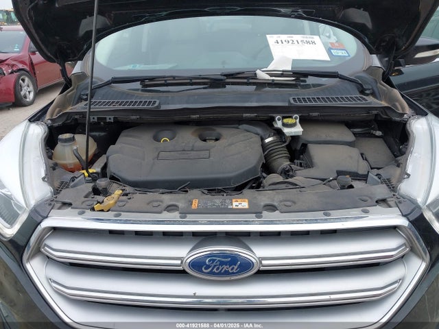1FMCU0J93HUF10664 Ford Escape Titanium