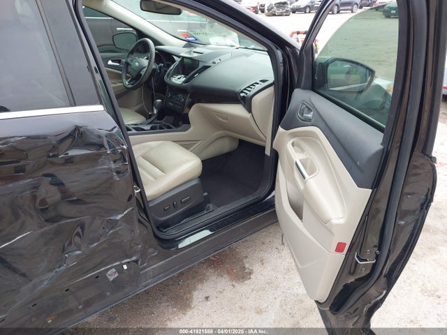 1FMCU0J93HUF10664 Ford Escape Titanium