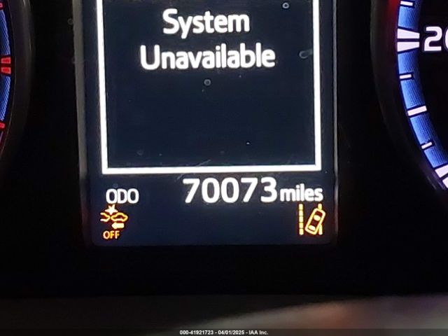 2T3BFREV0JW810368 Toyota RAV4 LE