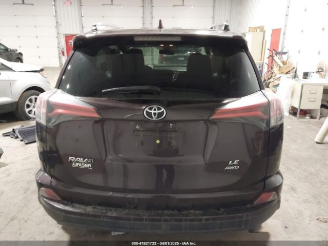 2T3BFREV0JW810368 Toyota RAV4 LE