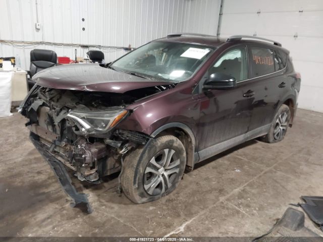 2T3BFREV0JW810368 Toyota RAV4 LE