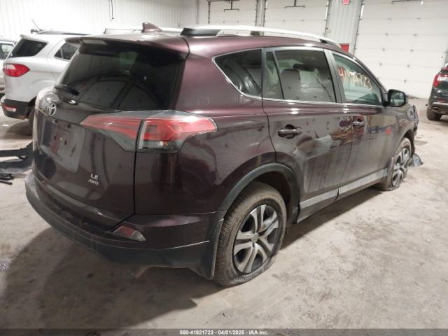 2T3BFREV0JW810368 Toyota RAV4 LE