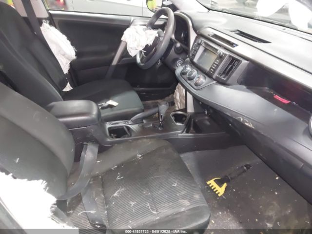 2T3BFREV0JW810368 Toyota RAV4 LE