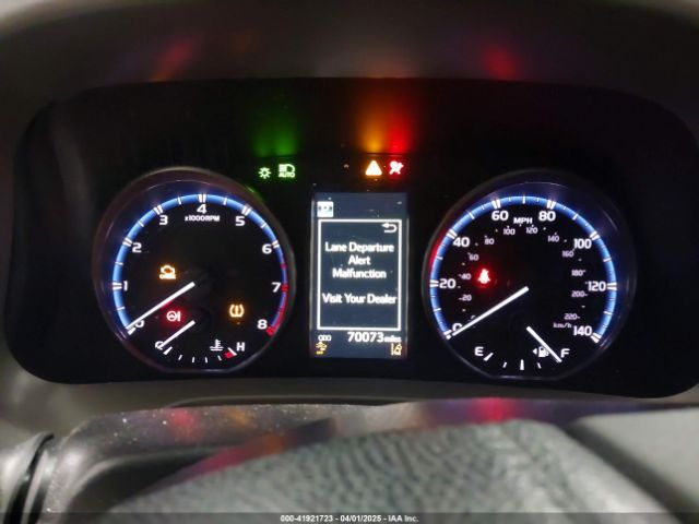 2T3BFREV0JW810368 Toyota RAV4 LE